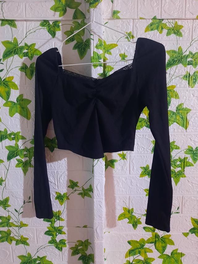 ปล่อยต่อเสื้อผ้ามือสอง