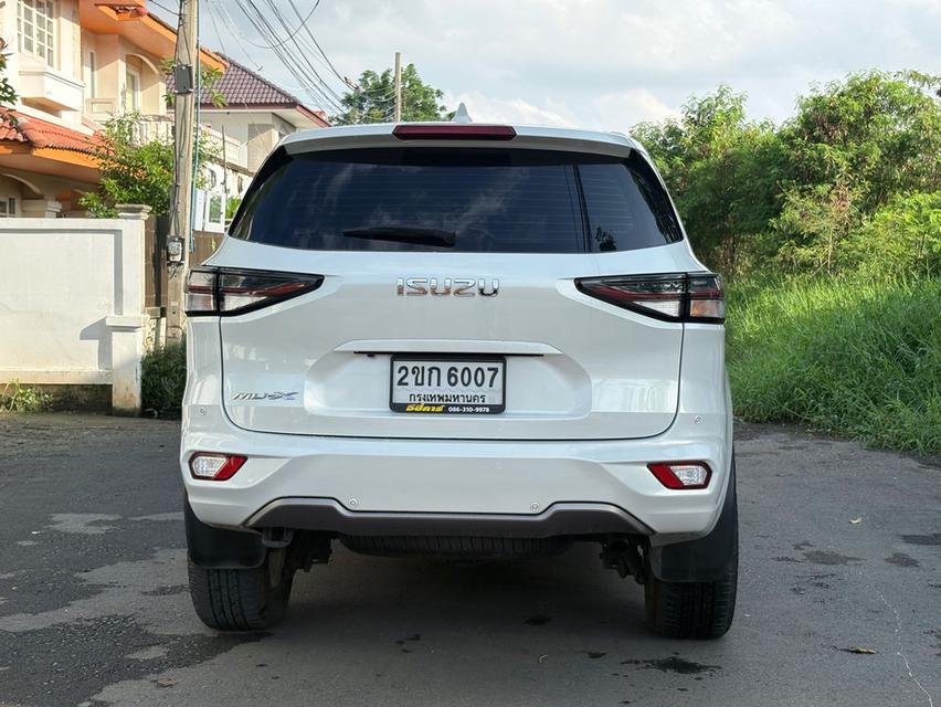 Isuzu mu-x 12