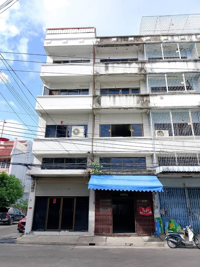ให้เช่าอาคารพาณิชย์5ชั้น จันทน์32 มีห้องน้ำและห้องนอนทุกชั้น ใกล้สถานีรถไฟฟ้าสุรศักดิ์ เหมาะสำหรับทำธุรกิจหรืออยู่อาศัย 1
