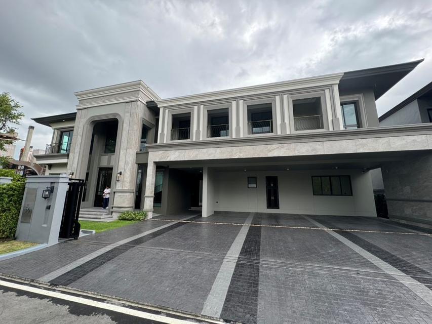 ขายหรือให้เช่าบ้านเดี่ยวสุดหรู 2 ชั้น แกรนด์บางกอกบูเลอวาร์ด กรุงเทพกรีฑา 135 ตร.ว. เลี้ยงสัตว์ได้ ตกแต่งจัดเต็ม ใกล้สนามบินสุวรรณภูมิ 1