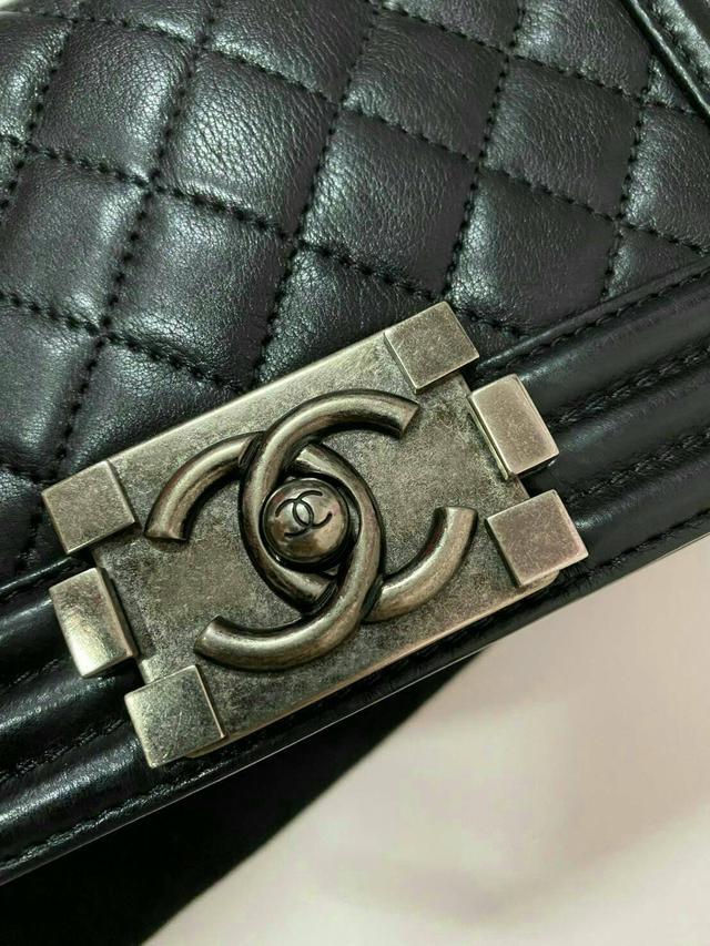 กระเป๋า Chanel boy8 calf skin holo17(Used สภาพเริ่ด) 1