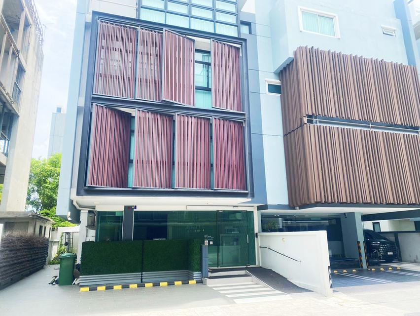 ขายโฮมออฟฟิศใกล้รถไฟฟ้า ฮอฟฟ์ เอกมัย-รามอินทรา Hoff Ekamai-Ramindra ออกแบบและพัฒนาโครงการโดยทีมสถาปนิก 3