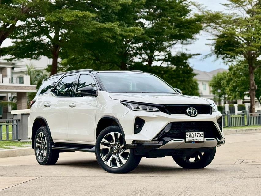 Toyota Fortuner Legender 2.4 ดีเซล รุ่นทอป ปี 2021 หลังคาดำ ออฟชั่นเต็ม ใช้งาน 3 หมื่นโล เจ้าของเดียว รูปย่อยที่ 3