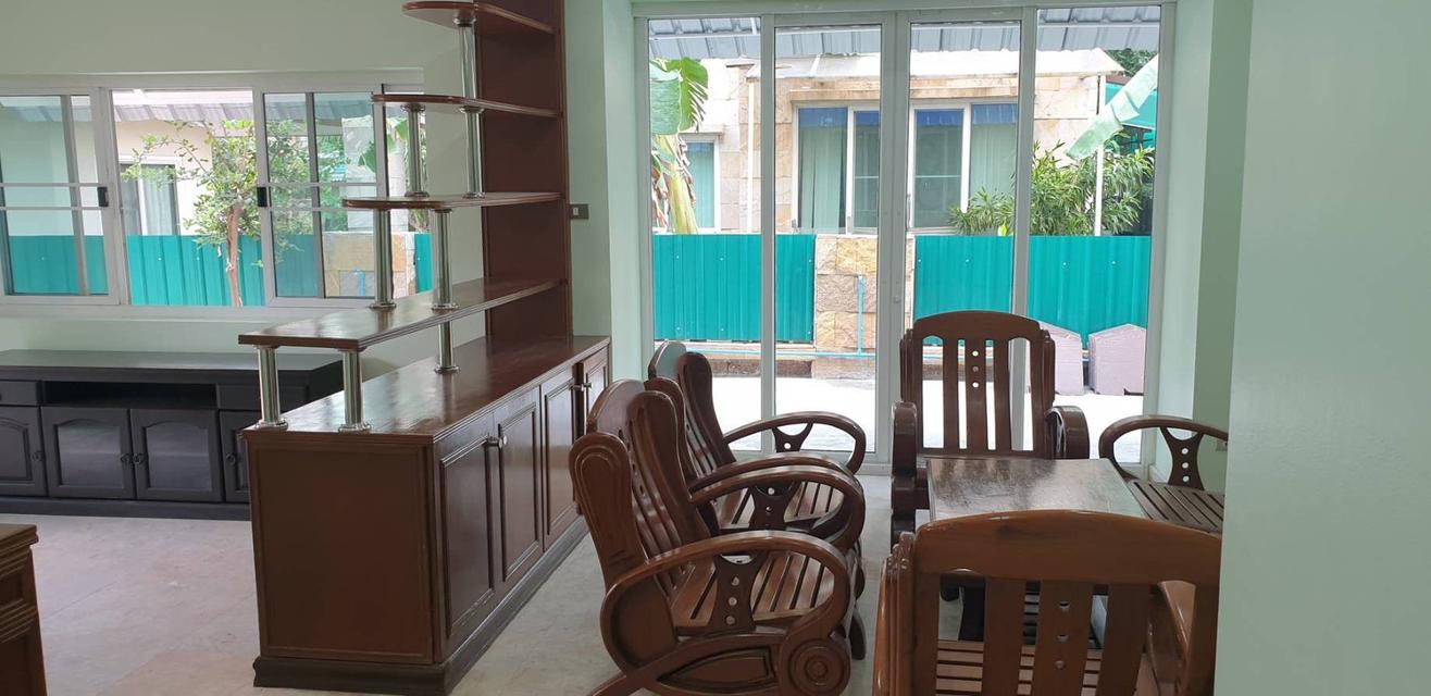 บ้านเช่าใกล้เลียบด่วนรามอินทรา ถนนนวลจันทร์ เนื้อที่ 90ตรว. 5ห้องนอน 3ห้องน้ำ แอร์ 5เครื่อง ตกแต่งใหม่ ทำเลดีมาก เข้าออกได้หลายเส้นทาง  3