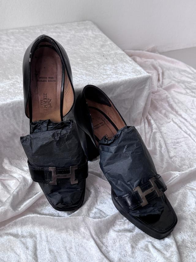 รองเท้าส้นสูง สีดำ อะไหล่ทอง HERMES ขนาด 36.5