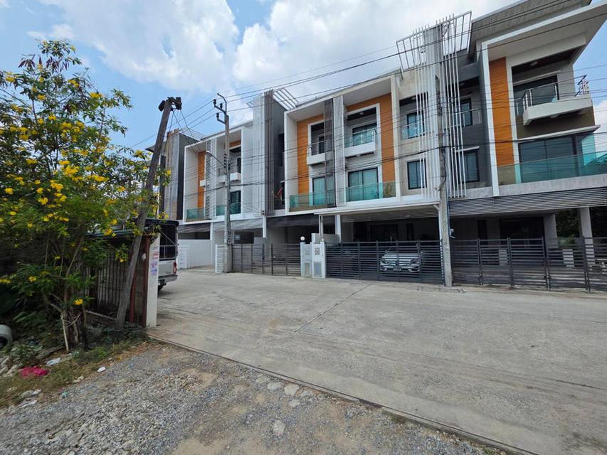 ขายที่ดินหน้ากว้าง 38 เมตร 244 ตารางวา ทำเลทองถนนสุขาภิบาล 5 (โซนวัชรพล-สายไหม) แขวงท่าแรง เขตบางเขน ใกล้จุดขึ้นลงทางด่วน ด่านสุขาภิบาล 5 5