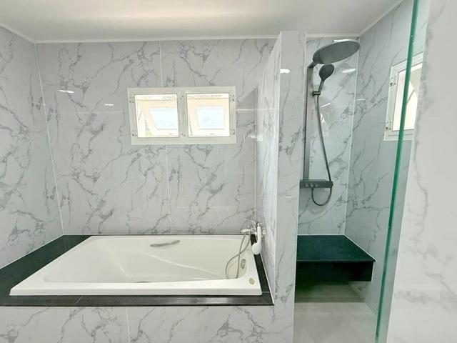 ดองกิ มอลล์ ทองหล่อ 1.4 กม. ทำเล Penthouse Thonglor BTS เอกมัย 1.6กม. ทาวน์โฮมสุดหรู 4 ชั้น 25 ตร.วา. 400 ตร.ม. ฟังก์ชัน 8