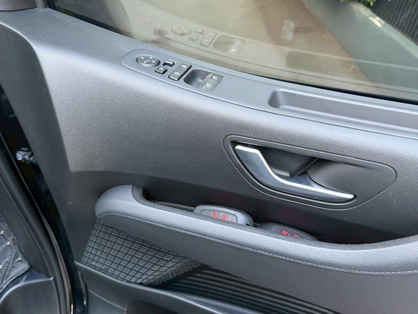 Hyundai Staria Premium Sunroof 2.2D 8AT ปี 2022 จดทะเบียน 2023 รูปที่ 9