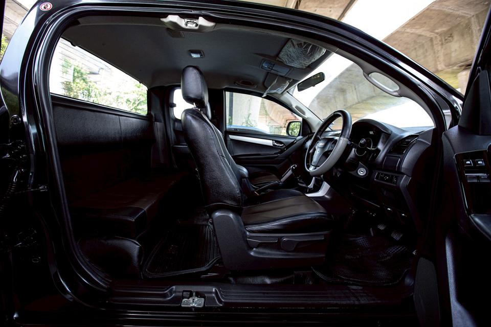 ISUZU D-MAX Hi-lander Cab 1.9 Ddi L ปี 2018 สีดำ มือเดียวป้ายแดง 12