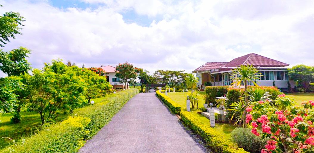 ทองสมบูรณ์ 7 กม.180 ตร.ม. บ้านพัก เขาใหญ่-ปากช่อง วัดลำทองหลาง 1.9 กม.2 นอน 2 น้ำ บรรยากาศ เงียบสงบ ร่มรื่น วิวภูเขา ทิว 2