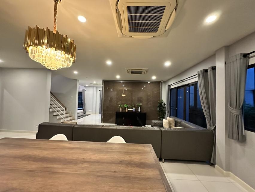 🏡 #บ้านเดี่ยวหรู #AP #บ้านหลังมุม เดอะซิตี้ บางนา กม.7 #บ้านหลังใหญ่ 96 ตร.ว. 390 ตร.ม. 👜 หิ้วกระเป๋าเข้าอยู่ได้เลย!!! 9