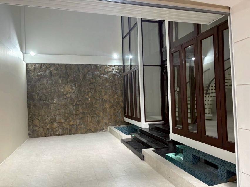 ขายด่วน ทาวน์เฮ้าส์ 7 ชั้น ย่านสยาม บรรทัดทอง พร้อมอยู่ (N.1989) 3