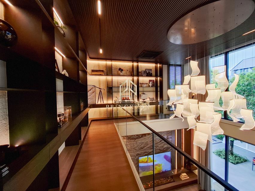 VIVE New Krungthep Kreetha 3-Storey Modern Show Home 10