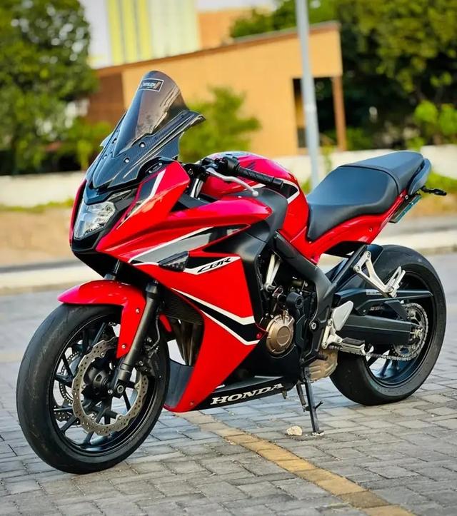 Honda CBR650 สีแดง 2