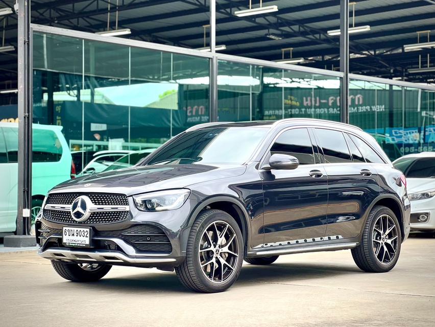 รหัสรถ JRS9032 BENZ GLC 300e AMG มือเดียวป้ายแดง ปี 20