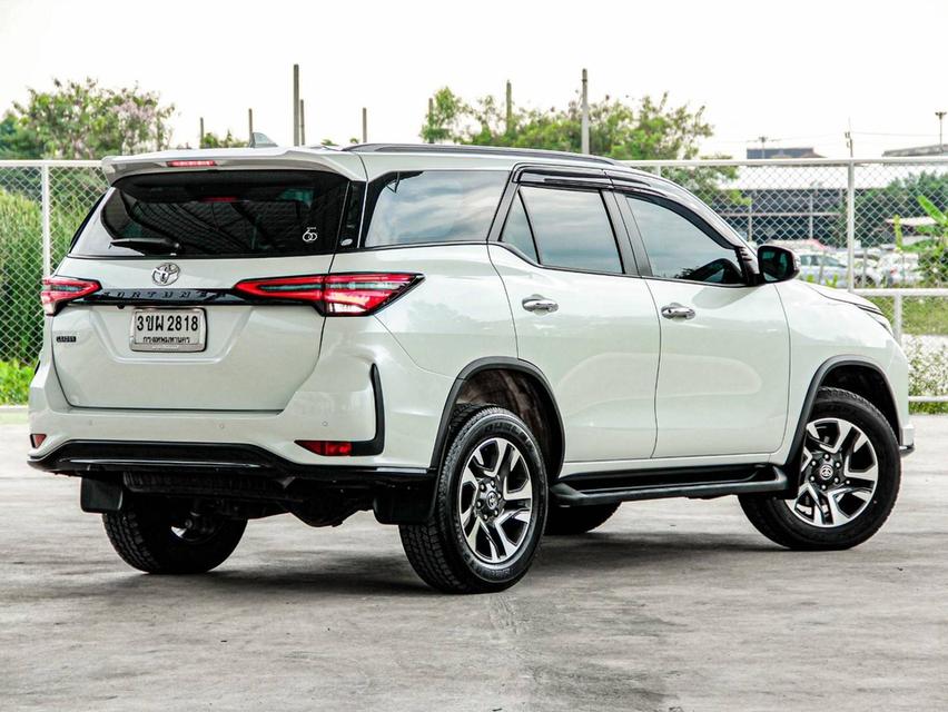 ขายToyota Fortuner 2.4V ปี22 5