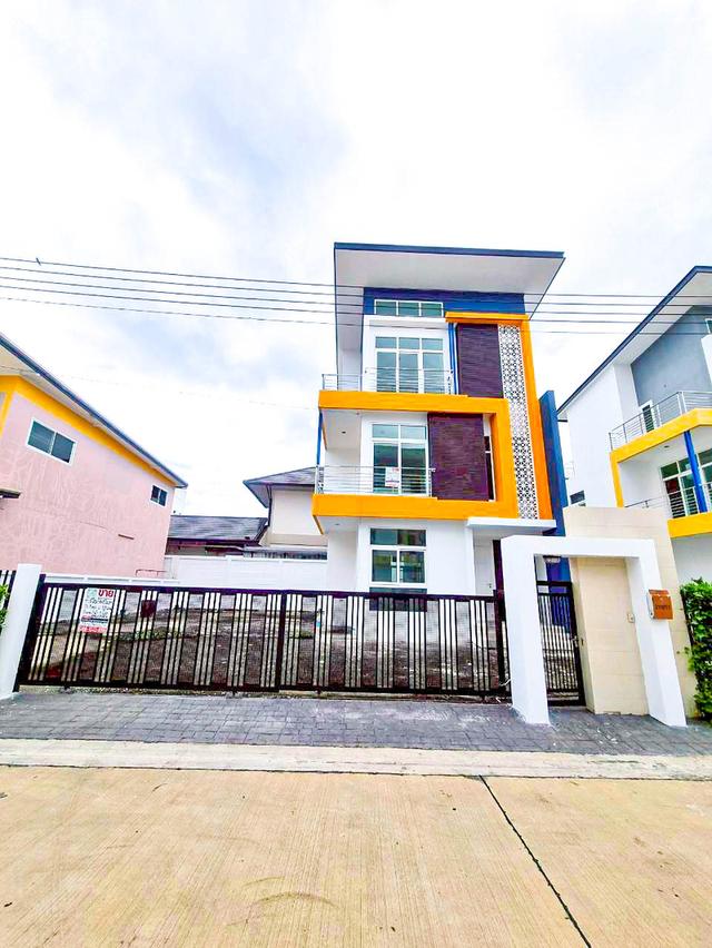 หมู่บ้านหลังสวน สาย 4 ดีไซน์หรู สไตล์โมเดิร์น 2