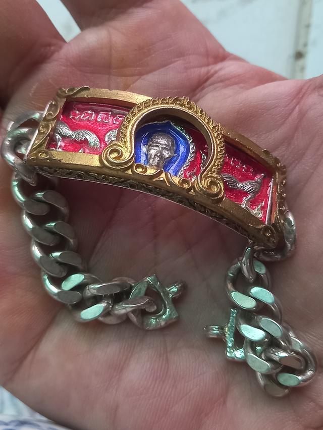 หลวงพ่อรวยสร้อยข้อมือ