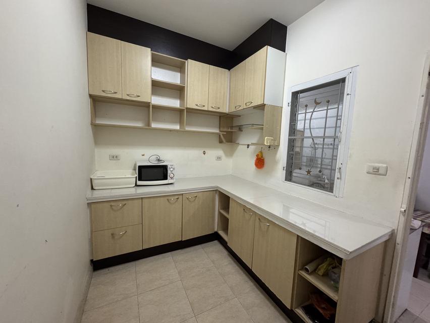 ขายบ้านเดี่ยว 2 ชั้น 50 ตารางวา แถมแอร์และเฟอร์นิเจอร์พร้อมอยู่ 3