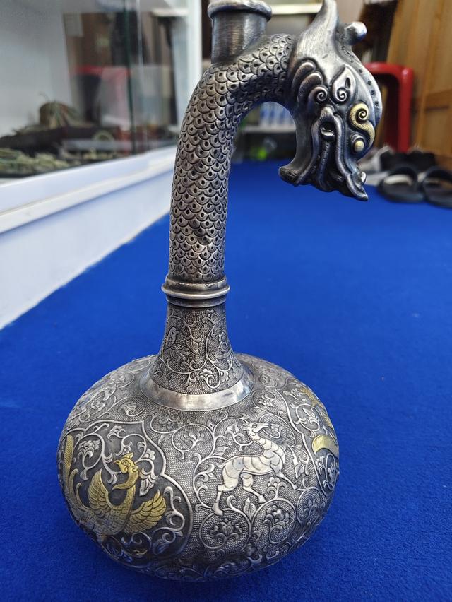 old Chinese silver surahi gold engraved รูปที่ 2