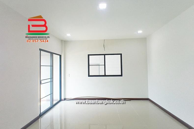 บ้านแฝด หมู่บ้าน กฤษดาเพลส หลังริม เนื้อที่ 34 ตรว. ถนนกาญจนาภิเษก ต.คลองห้า อ.คลองหลวง จ.ปทุมธานี 11
