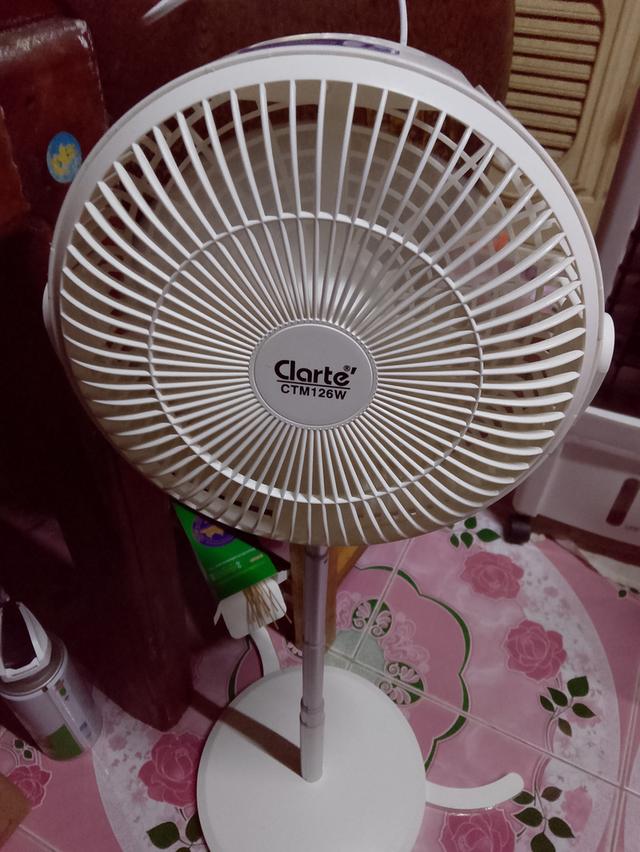พัดลมพกพาชาร์จไฟได้ปรับขึันลงได้