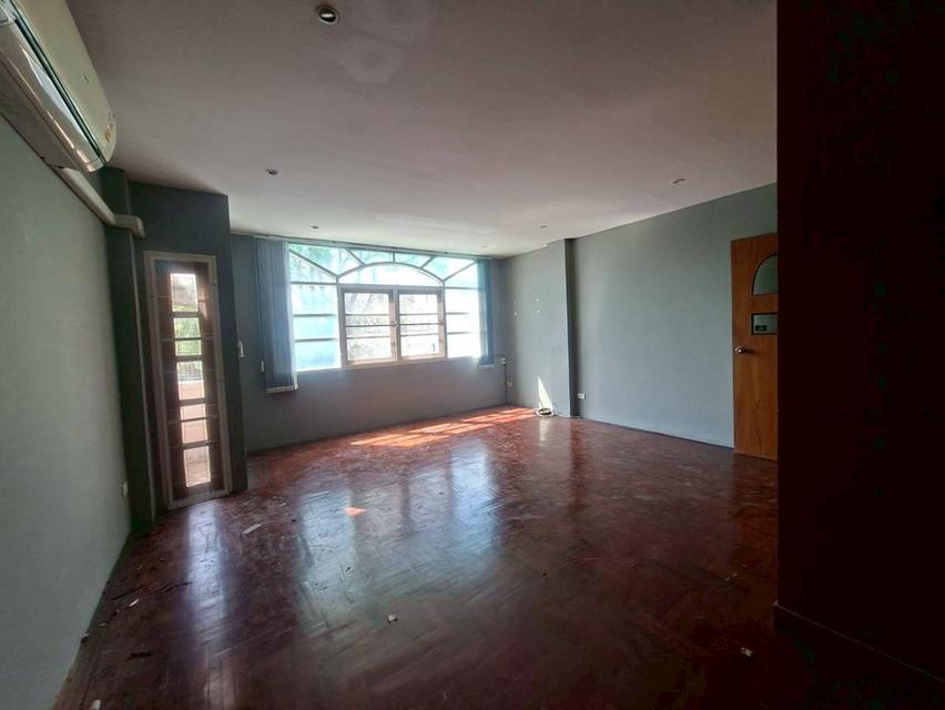 ให้เช่าทาวน์โฮม 4 ชั้น+ดาดฟ้า ในเอกมัย ใกล้ดองกี้มอลล์ทองหล่อ-เอกมัย (N.1826) 9