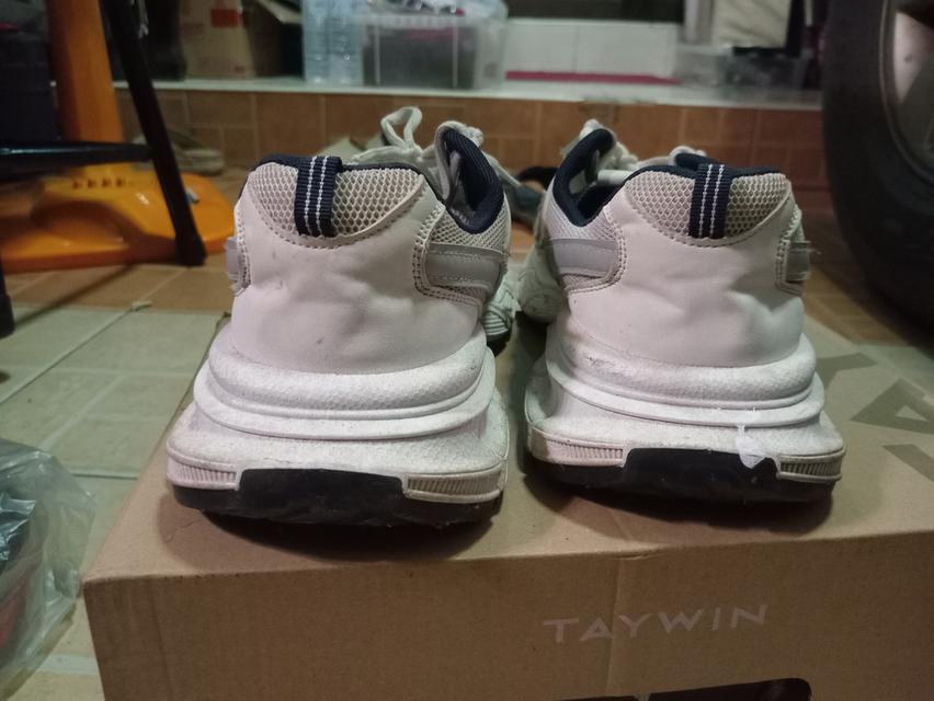 รองเท้าผ้าใบทรงสปอร์ต Taywin original สีขาวมือสองสวยๆ ไซส์ 45 มีกล่องค่ะ ความยาวรองเท้าประมาณ 31ซม.สวยเลย รูปที่ 5