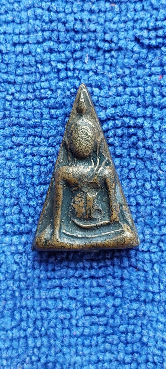 พระนางพญาเนื้อโลหะผสมหลังยันต์อุนูน