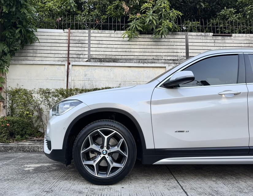 รหัสรถ AP2244 BMW X1 sDrive18i xLine ปี18 สีขาว รูปที่ 6