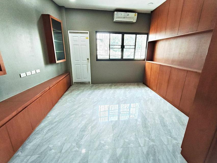 ขายอาคารพาณิชย์ 4 ชั้น 15.4 ตร.ว. ซ.เจริญราษฎร์ 5 แยก 4 สภาพพร้อมอยู่ ตกแต่งอย่างดี 9