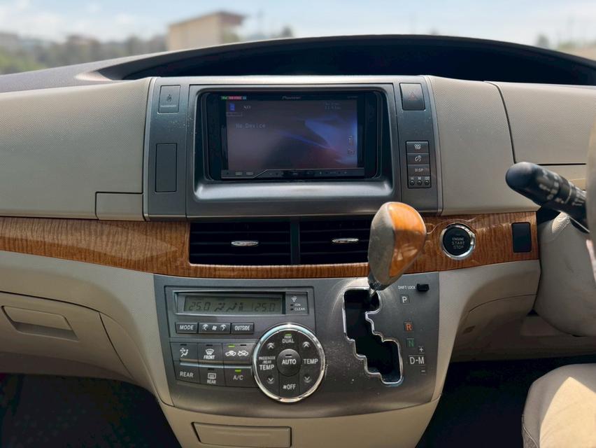 TOYOTA ESTIMA 2.4 wagon. Y2011. สีขาว  ออโต้  15