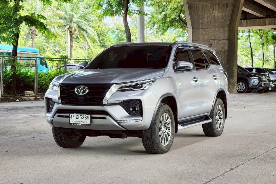 Toyota Fortuner 2.4 V 2WD AT ปี 2023 รถสวยมือเดียว รุ่นท๊อปขับ2