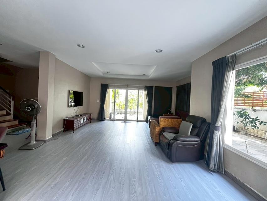 หมู่บ้านเดอะเซนโทร อ่อนนุช-ลาดกระบัง ซอย 20 ถนนลาดกระบัง แขวงลาดกระบัง เขตลาดกระบัง กรุงเทพมหานคร 9