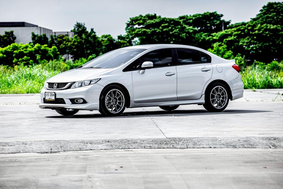 Honda Civic Fb 1.8E เบาะไฟฟ้า สีเทา ปี 2012 มือเดียวป้ายแดง 10