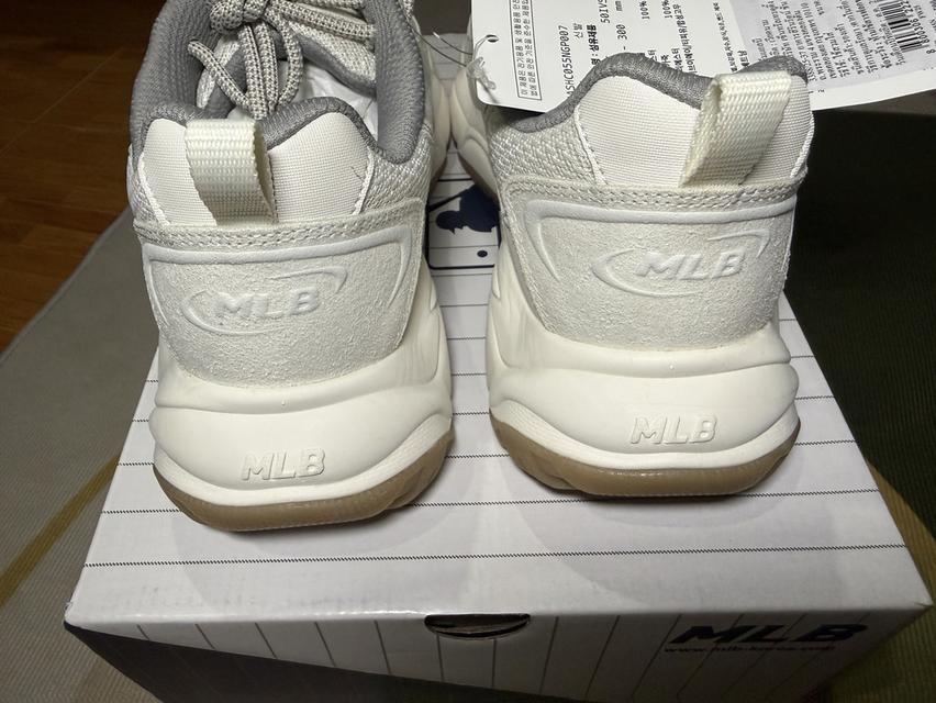 ￼MLB รองเท้าผ้าใบ ยูนิเซ็กส์ Cargo Chunky Sd (Suede) รุ่น 3ASHC055N 50IVS สีขาวงาช้าง รูปที่ 7