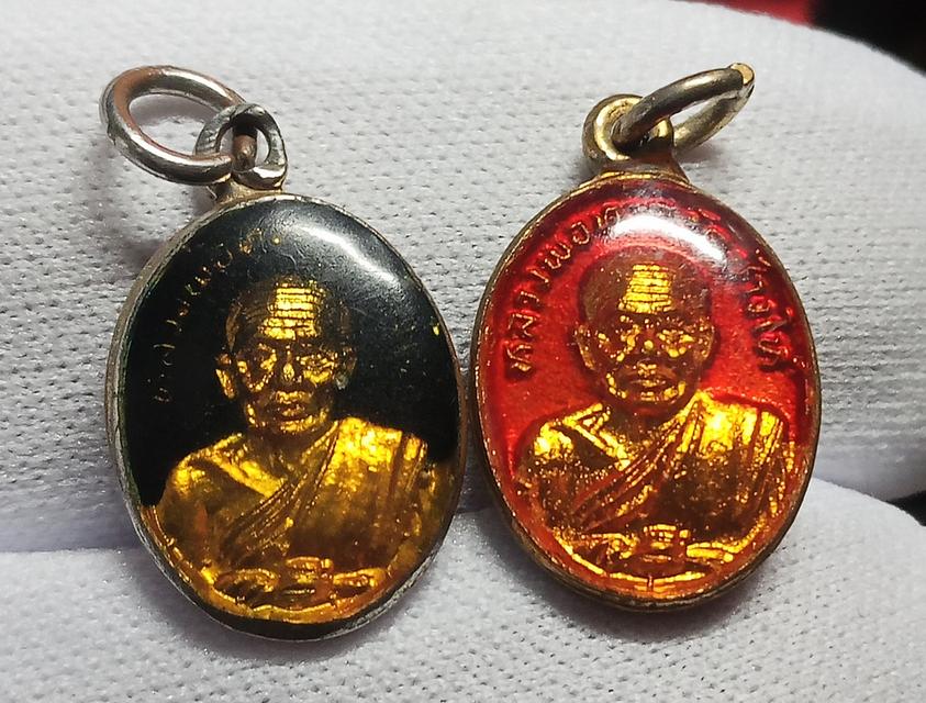 เหรียญเม็ดแตงหลวงพ่อทวด วัดช้างให้ ลงยาสีแดง+เขียว ปี 2522 แบ่งปันยกคู่
