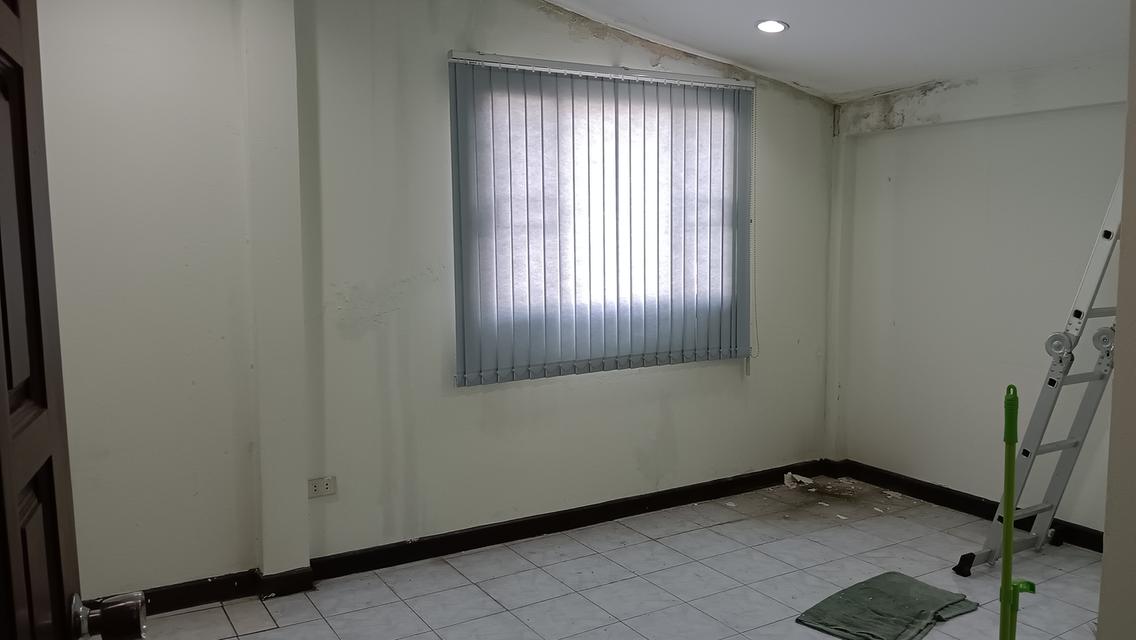 ให้เช่าทาวน์เฮ้าส์ Renovate ใหม่ ลาดพร้าว 47 แยก 9-5 2 ชั้น 26 ตร.ว. จอดรถ 2 คัน ใกล้ BTS 7