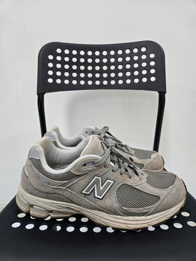 รองเท้า new balance 2002r