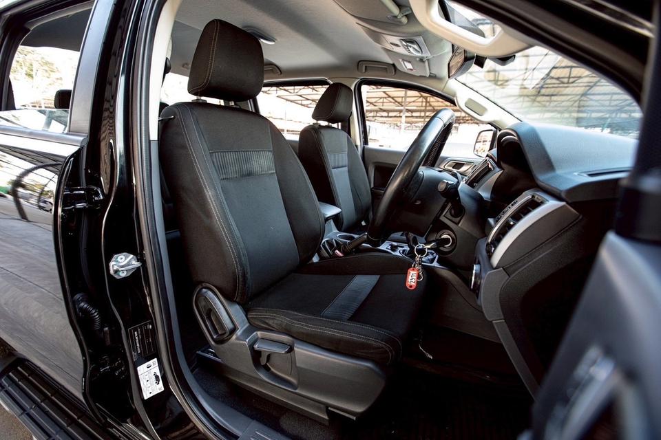 Ford Ranger 2.2  Hi-Lander Double Cab 4x4 เกียร์ ธรรมดา ปี2017 รูปที่ 6