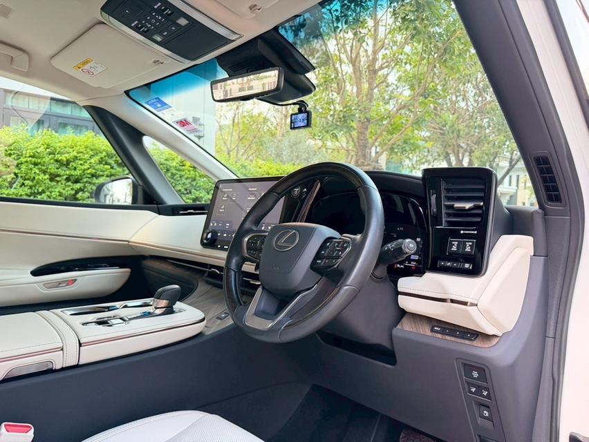 Lexus LM350h 4 ที่นั่ง สีขาว Wrap สีพิเศษ รูปที่ 10