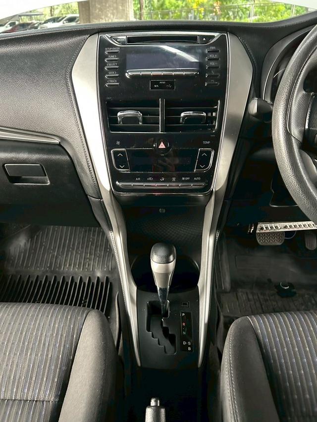 Toyota Yaris ATIV 1.2 E AT ปี 2018 12