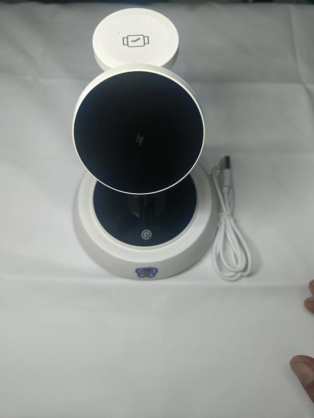 นี่คือแท่นชาร์จไร้สาย Blue Box 3-in-1 4