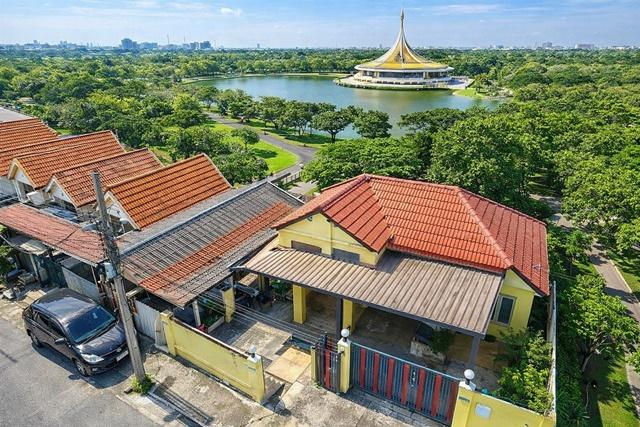 ทาวน์เฮาส์ 3 นอน 2 น้ำ ใกล้ สวนหลวง ร.9 900 ม. 24 ตร.ว.188ตร.ม. หลังหัวมุม เฉลิมพระเกียรติ ร.9 44-52 ประเวศ ใหญ่มาก 2คูห 1