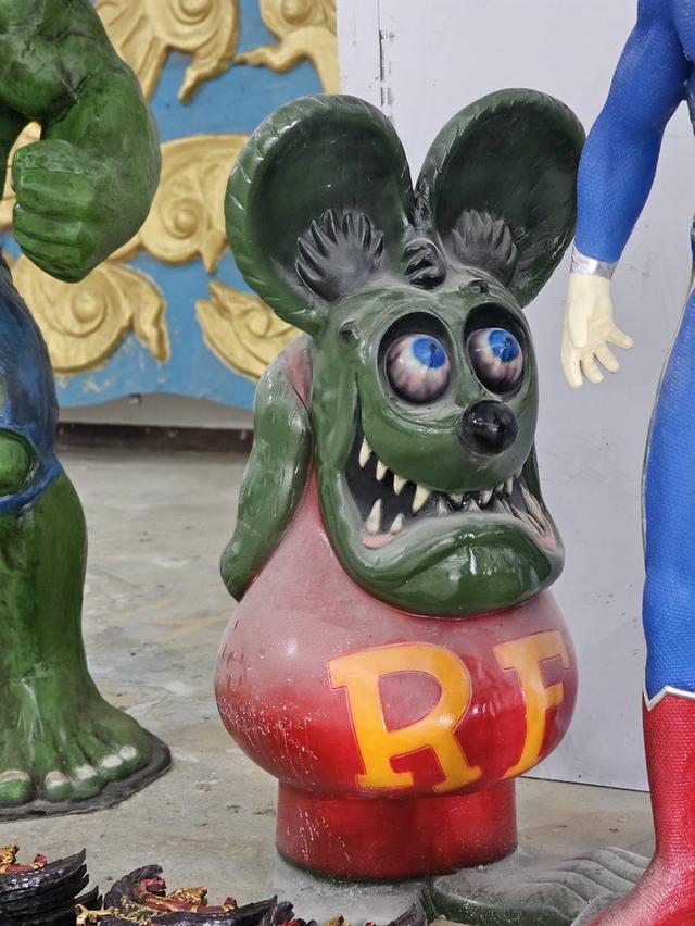 หุ่นโชว์ทีมแอดเวนเจอร์ ขนาดใหญ่สมจริง หุ่นไฟเบอร์กลาสแอดเวนเจอร์ มือหนึ่ง 3