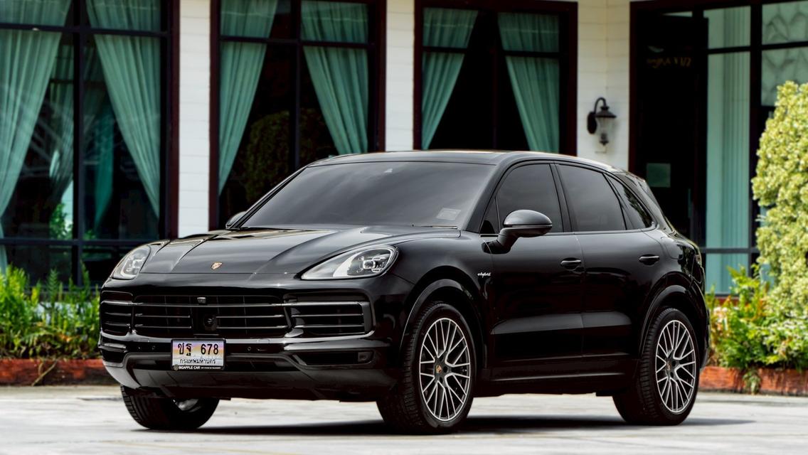 PORSCHE CAYENNE 3.0 E-HYBRID ปี 2022 สีดำ รถออกศูนย์ AAS