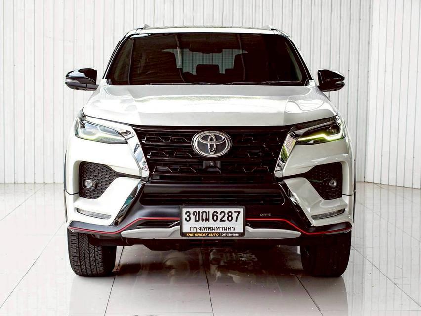 TOYOTA FORTUNER, 2.4 V 4WD