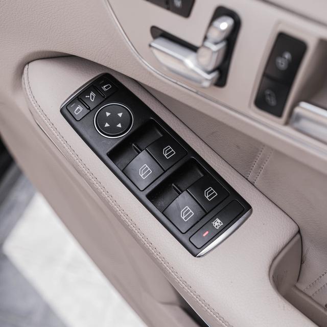 รหัสรถ 67GG9027 Benz E300 Bluetec Hybrid 2014