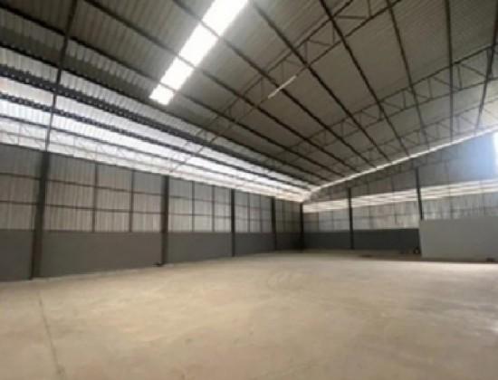 ให้เช่าโกดังพร้อมสำนักงาน พื้นที่ 1000 ตารางเมตร ถนนบางนา ตราด-กม.5 เข้าซอยไม่ลึก 1