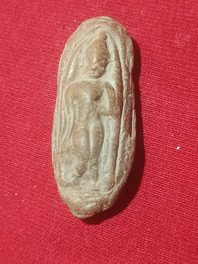 พระกรุปางลีลาเม็ดขนุน